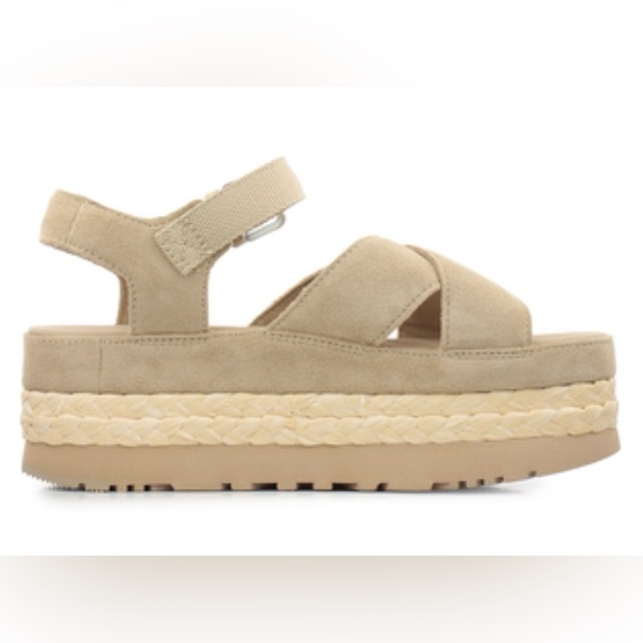 UGG
Women's Natural Aubrey Flatform Sandals Sz 9 (color sand) - Picture 3 of 11